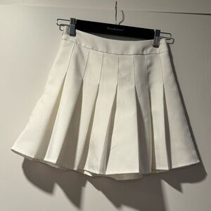 White pleated mini skirt